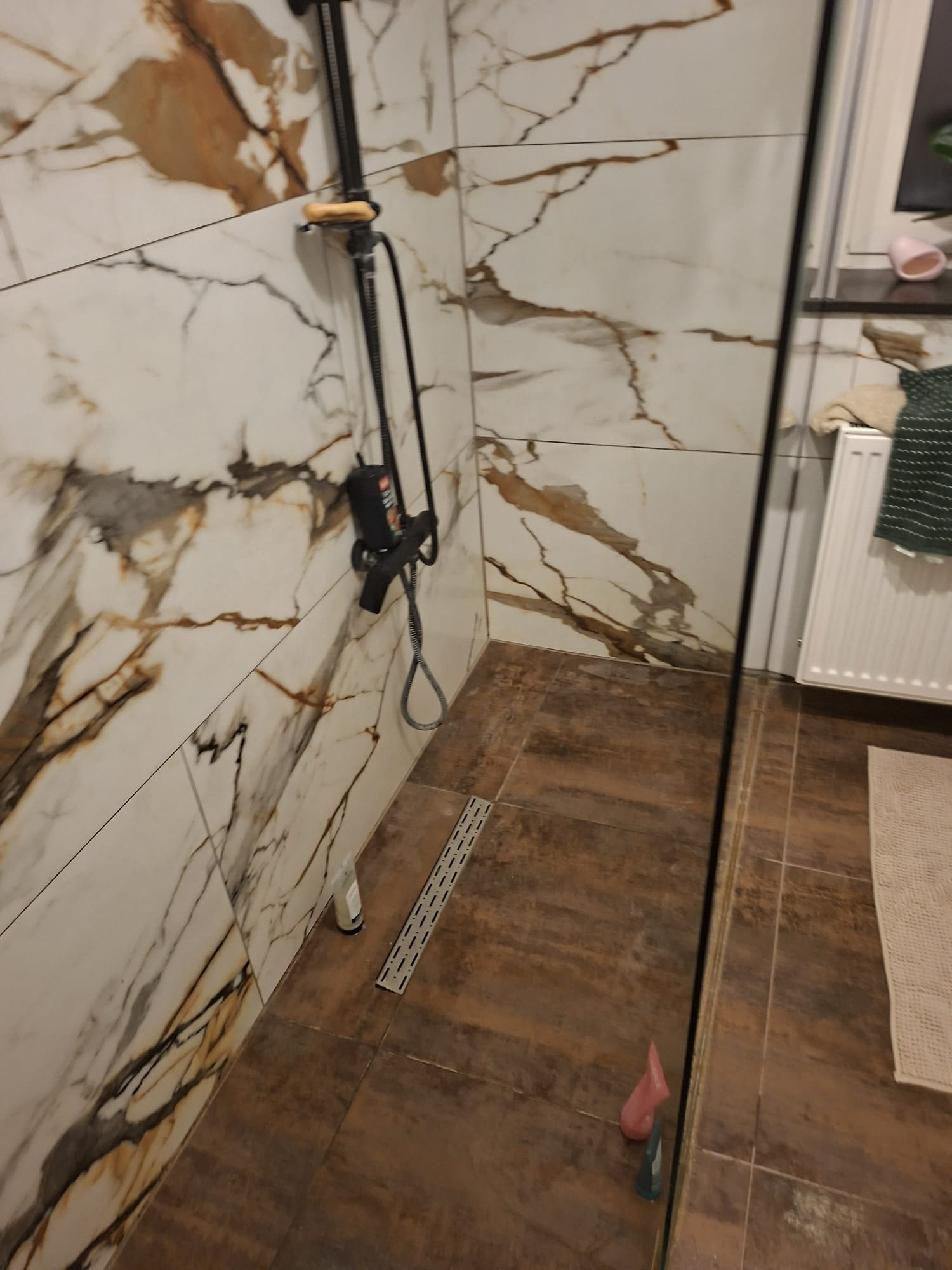 Reforma de baños premium con porcelánico de alta gama
