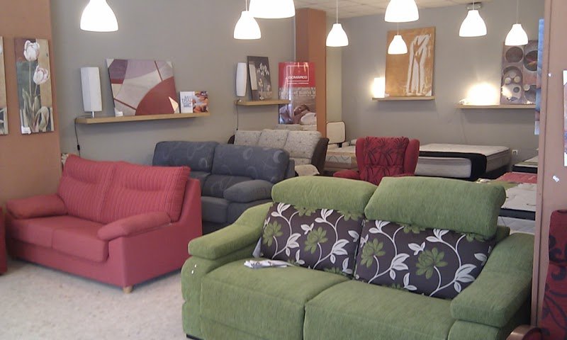 Showroom de Sofa Diseño en Sevilla con sofás de colores